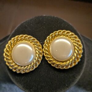 Marvella 1980s Pearl Clip Ons